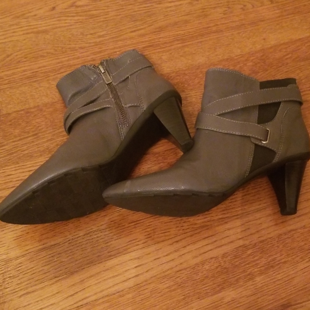 👡👡Kenneth Cole Reaction Leather Booties